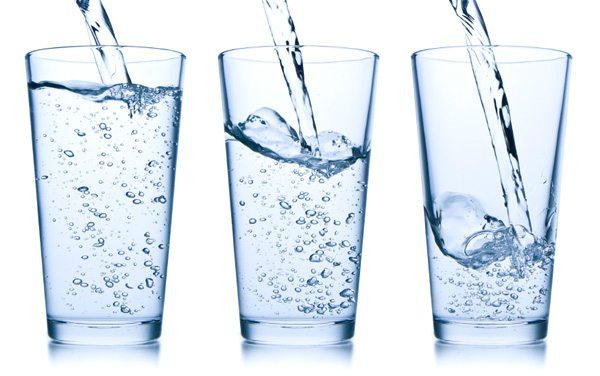 Bere acqua per perdere peso e riattivare il metabolismo